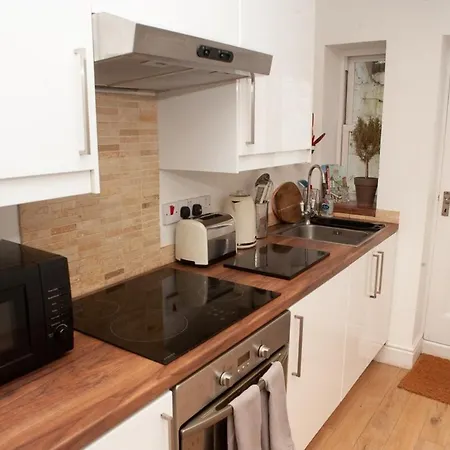 Prime Clifton Location - 2 Bedroom Lägenhet *