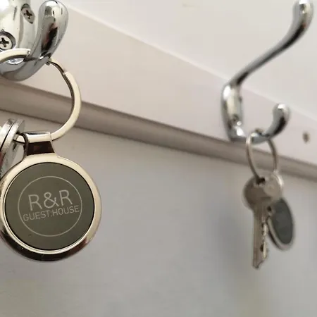 Prime Clifton Location - 2 Bedroom *