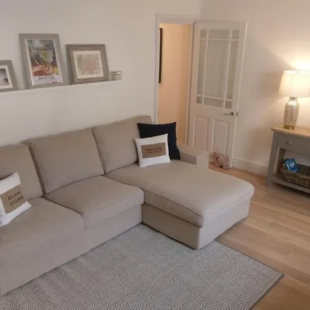Apartment Prime Clifton Location - 2 Bedroom