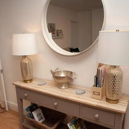 Prime Clifton Location - 2 Bedroom Apartment