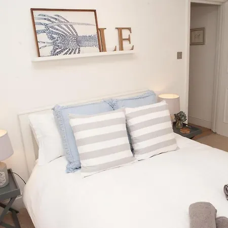 Prime Clifton Location - 2 Bedroom *