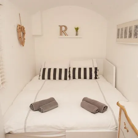 Apartment Prime Clifton Location - 2 Bedroom *