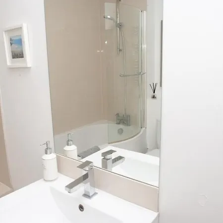 Prime Clifton Location - 2 Bedroom بريستول