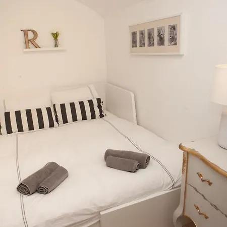 Prime Clifton Location - 2 Bedroom Apartamento *